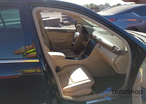 2002 Mercedes-Benz C 320 z USA, uszkodzony, nr VIN WDBRF64J32F224941